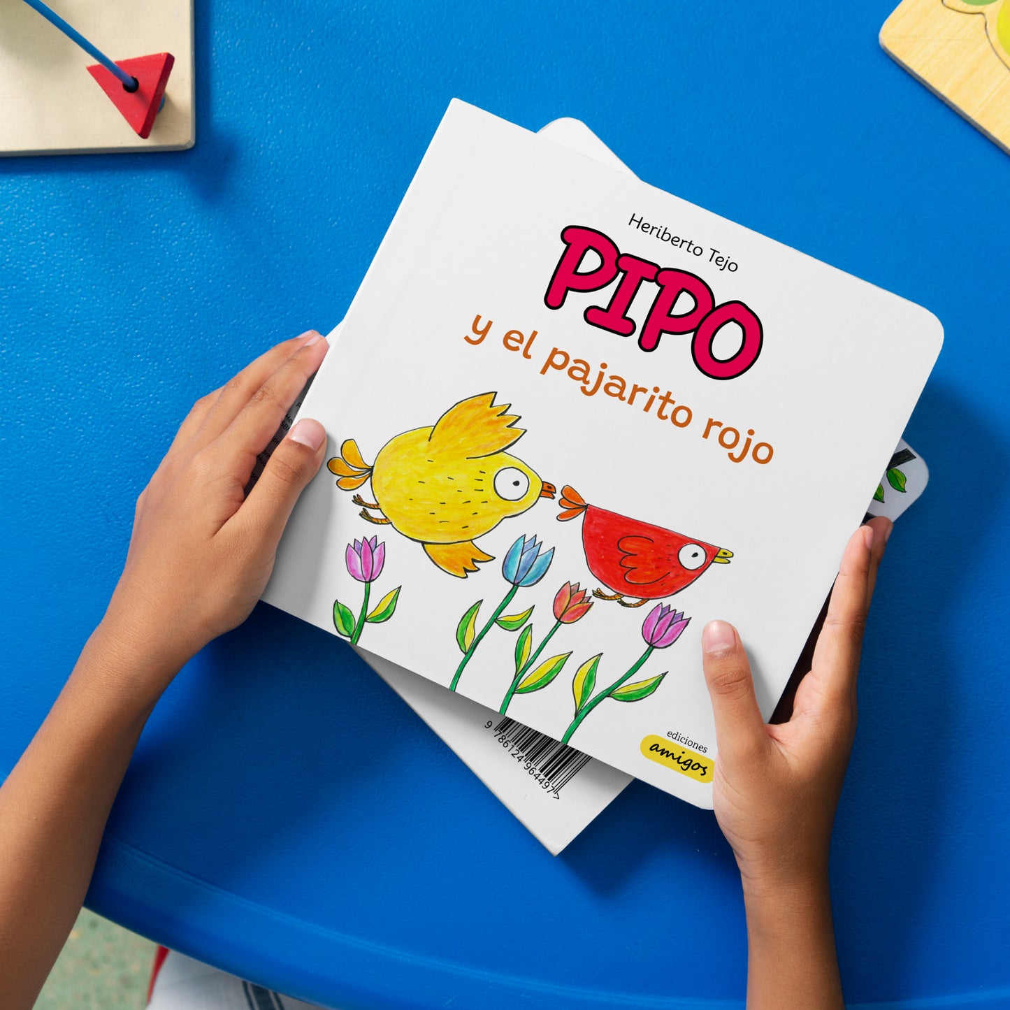Pipo y el pajarito rojo